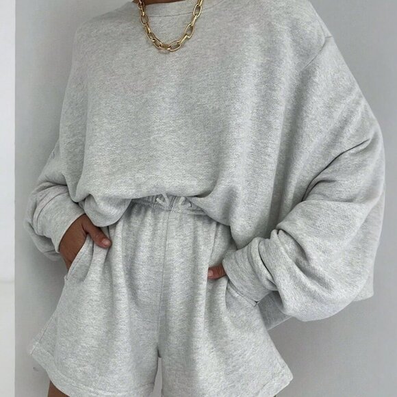 Light Grey Casual Women's Pullover Sweatshirt & Sweatshorts With Pockets - Picture 1 of 5